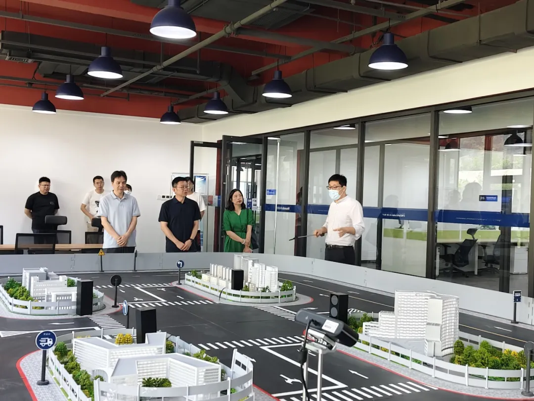 上海行健职业学院一行到访kdpay钱包官网教育科技集团参观研讨